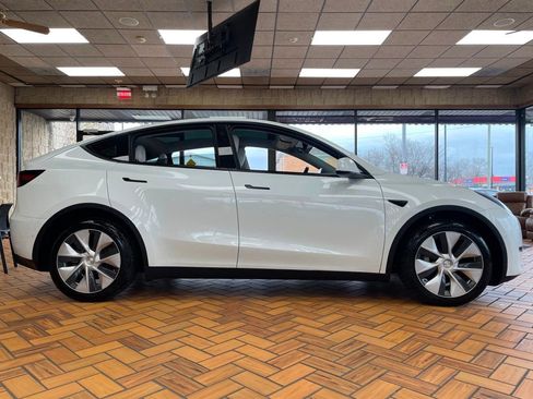 Used 2021 Tesla Model Y Long Range image 7