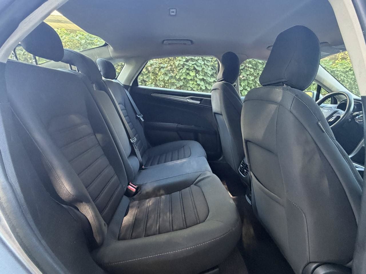 Used 2020 Ford Fusion SE FWD image 15
