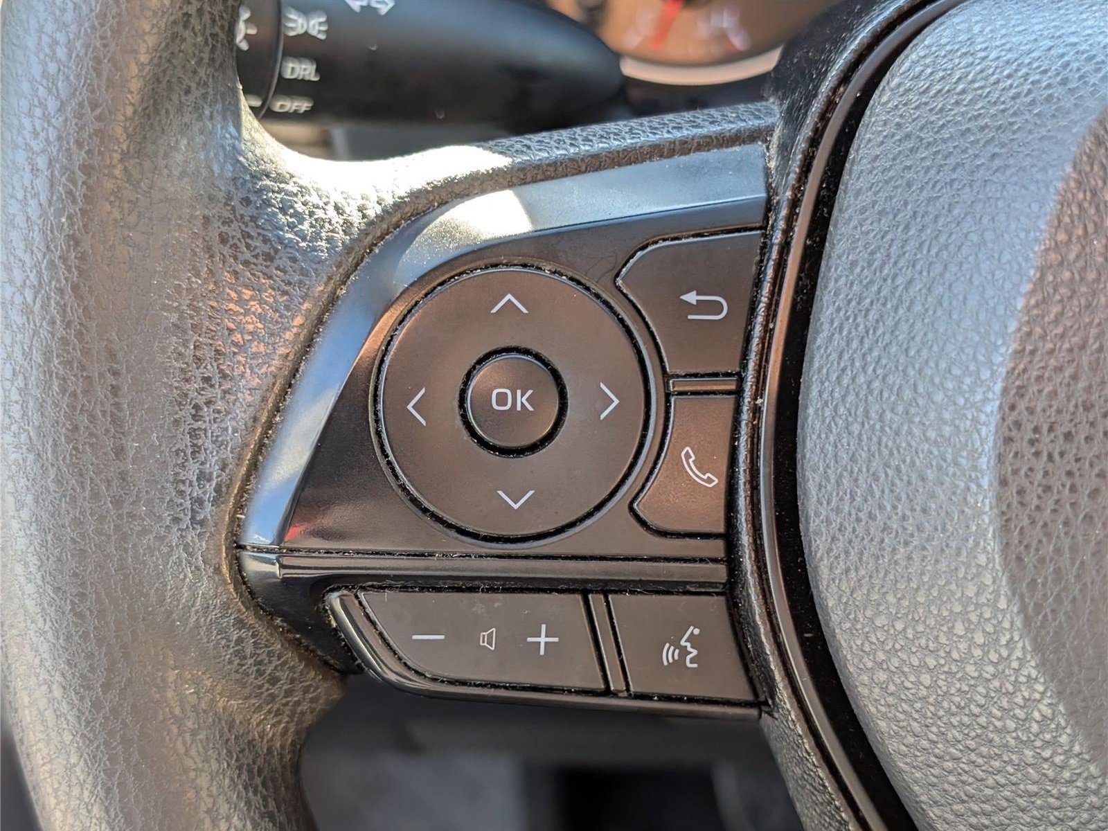 Used 2019 Toyota RAV4 LE w/ Carpet Mat Package AWD/4WD image 21