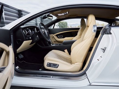 Used 2016 Bentley Continental GT image 27