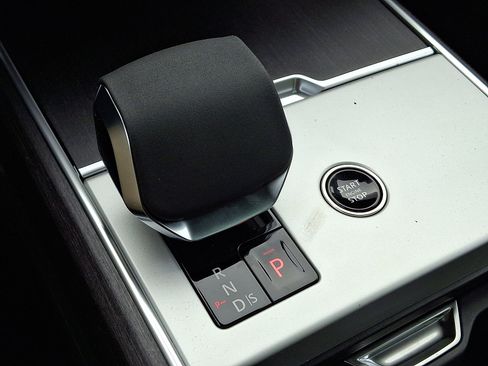 New 2026 Land Rover Range Rover SE image 13