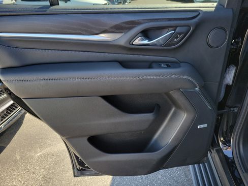 Used 2021 GMC Yukon Denali w/ Denali Premium Package image 11