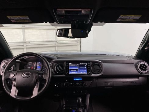 Used 2021 Toyota Tacoma TRD Off-Road image 12