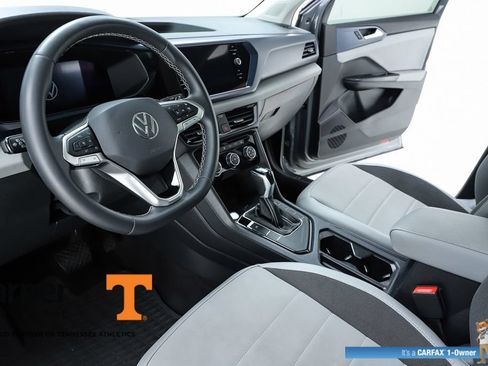 Used 2023 Volkswagen Taos SE w/ Panoramic Sunroof Package FWD image 19
