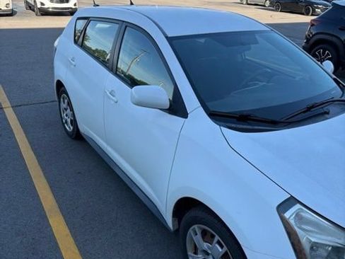 Used 2009 Pontiac Vibe w/ Preferred Package FWD image 1