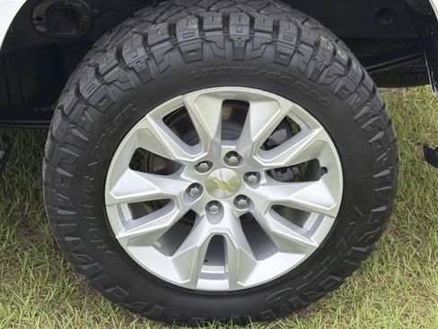 Used 2020 Chevrolet Silverado 1500 Custom w/ Custom Value Package RWD image 10