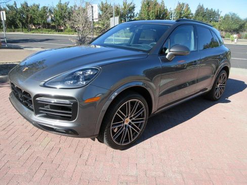 Used 2021 Porsche Cayenne S AWD/4WD image 1