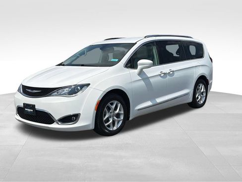Used 2017 Chrysler Pacifica Touring-L Plus w/ Tire & Wheel Group FWD image 2