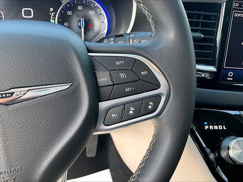 Used 2023 Chrysler Pacifica Touring-L FWD image 12