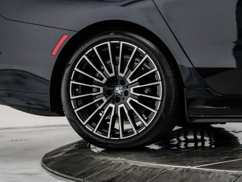 Used 2025 BMW i7 xDrive60 AWD/4WD image 98
