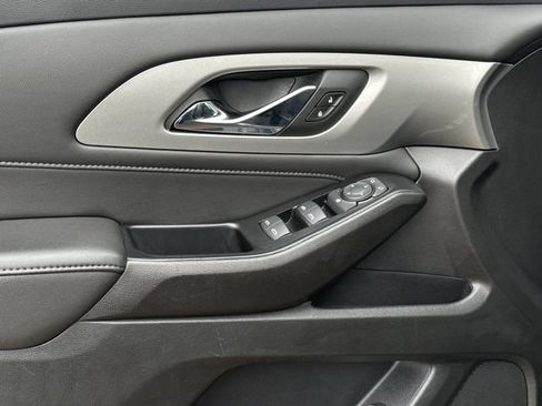 Certified 2023 Chevrolet Traverse LT FWD image 25