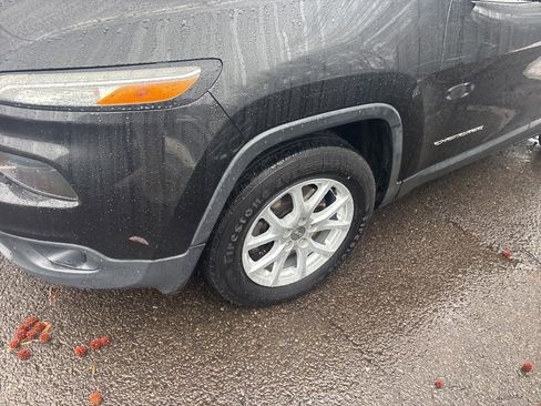 Used 2016 Jeep Cherokee Latitude w/ Cold Weather Group image 5