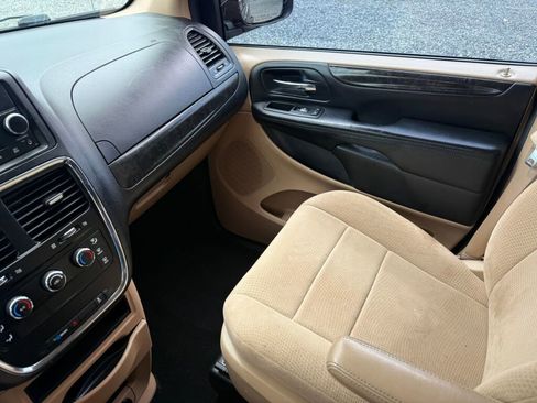 Used 2013 Dodge Grand Caravan American Value Package FWD image 18
