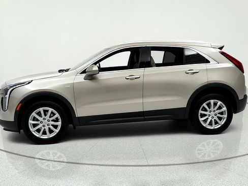 Certified 2023 Cadillac XT4 Luxury w/ Cold Weather Package AWD/4WD image 2