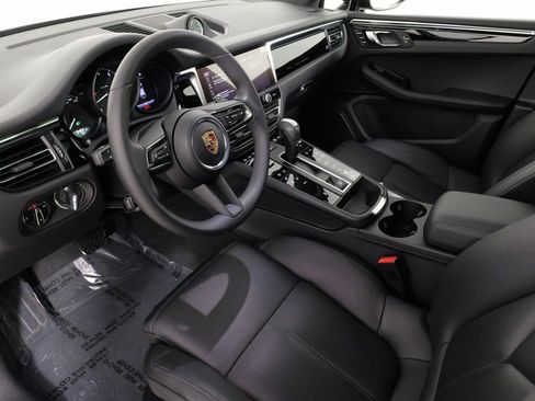 Used 2025 Porsche Macan image 30