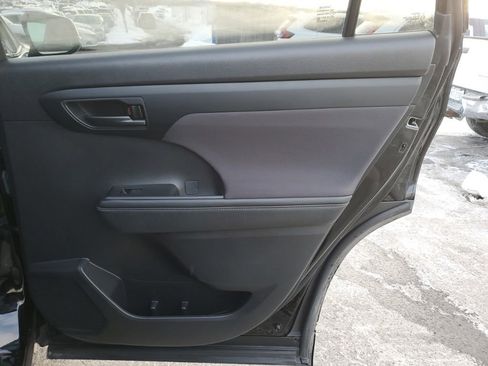 Used 2023 Toyota Highlander LE image 28