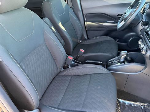 Used 2022 Nissan Kicks S image 11