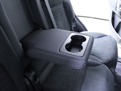 Used 2023 Land Rover Discovery S R-Dynamic image 16