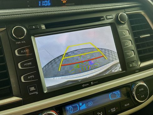 Used 2015 Toyota Highlander Limited image 22