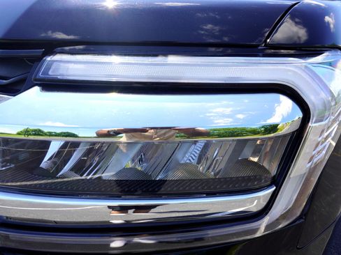 Used 2022 Ford Expedition Max Limited image 9