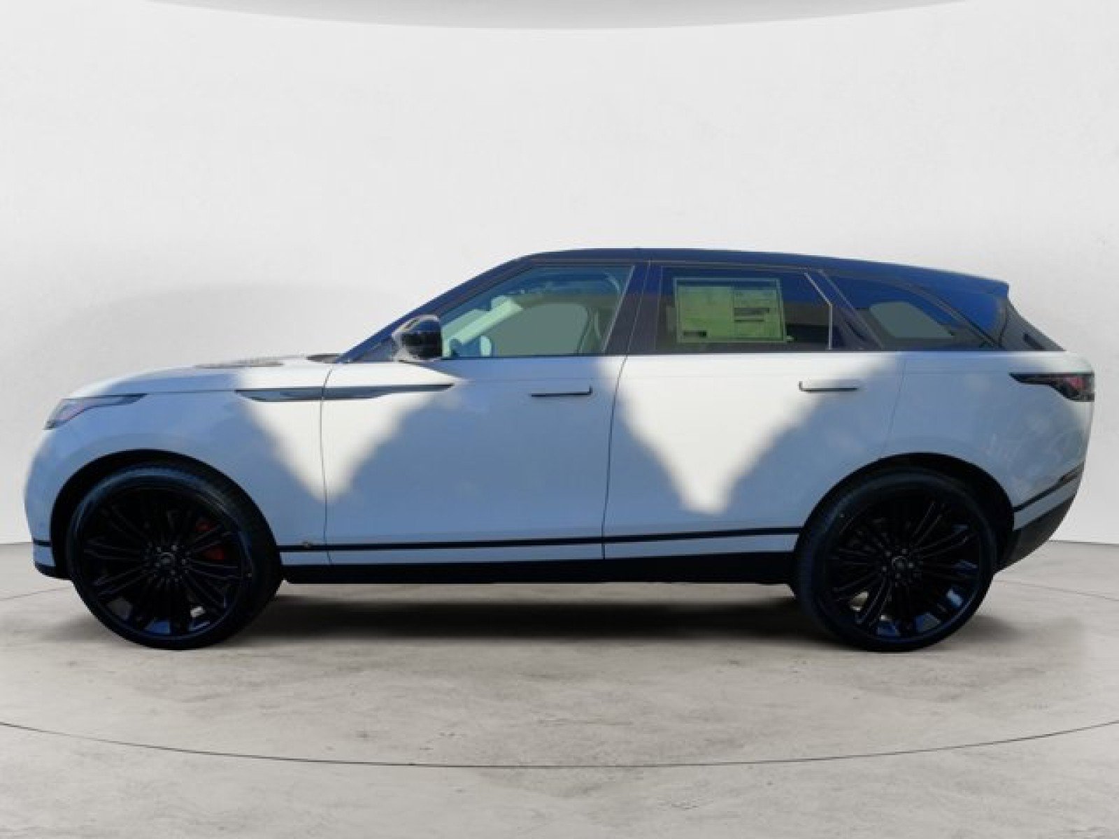 Used 2025 Land Rover Range Rover Velar Dynamic SE AWD/4WD image 2