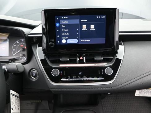 Used 2025 Toyota Corolla SE image 6