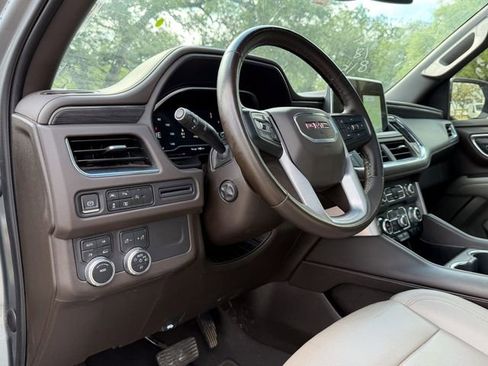 Used 2023 GMC Yukon SLT w/ SLT Premium Package AWD/4WD image 9