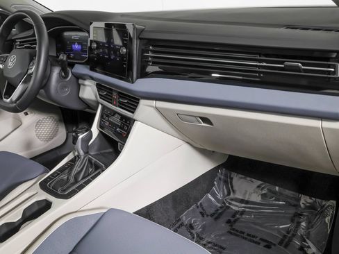 Used 2025 Volkswagen Jetta SE w/ Sunroof Package FWD image 44