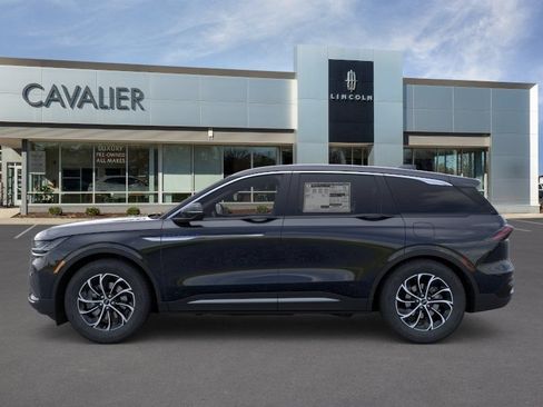 Used 2026 Lincoln Nautilus Premier AWD/4WD image 3
