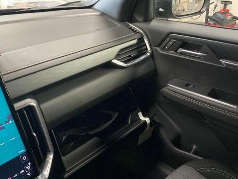 New 2025 GMC Acadia Elevation image 36