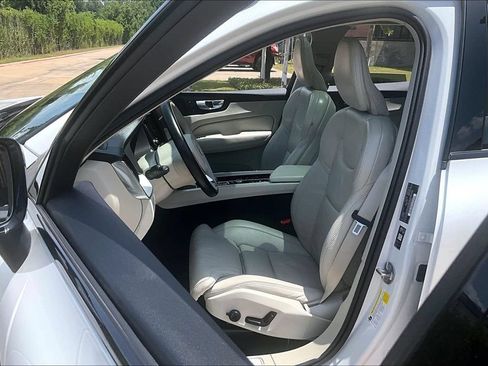 Certified 2026 Volvo XC60 B5 Ultra AWD/4WD image 33