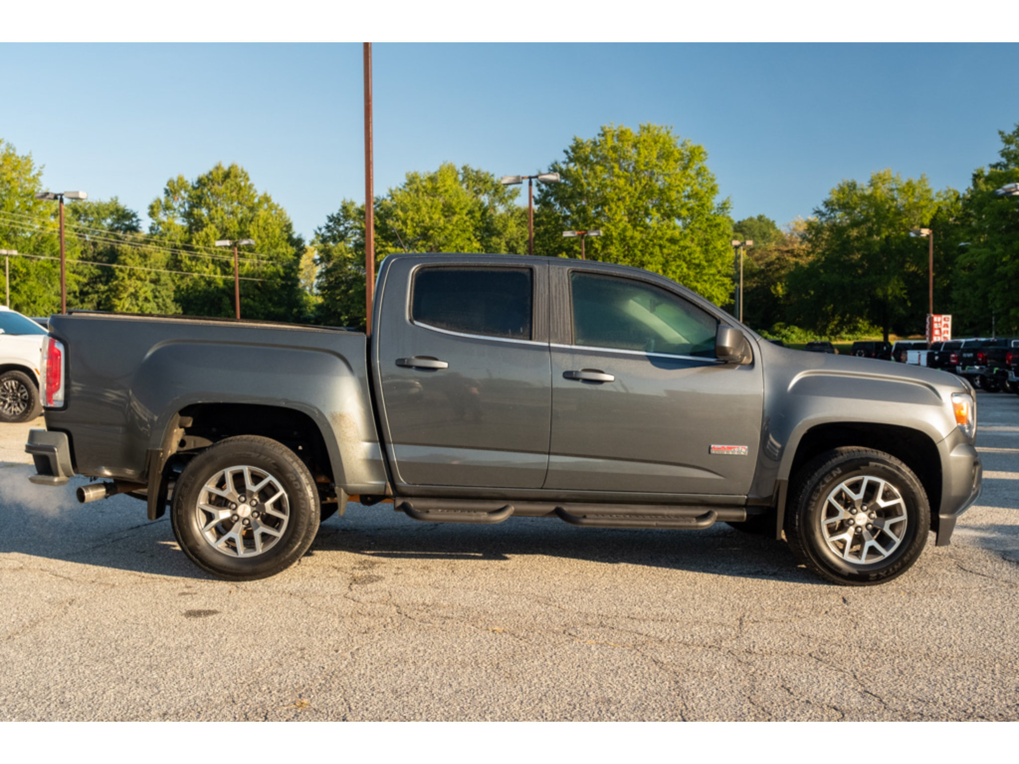 Used 2015 GMC Canyon SLE w/ All-Terrain Package RWD image 9