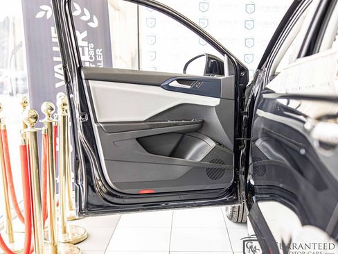 Used 2022 Volkswagen Taos SE image 28