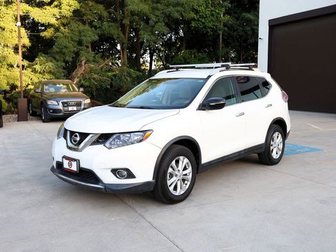 Used 2014 Nissan Rogue SV AWD/4WD image 3