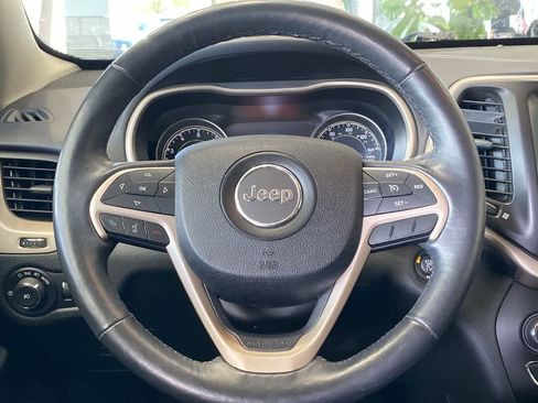 Used 2016 Jeep Cherokee Limited FWD image 17