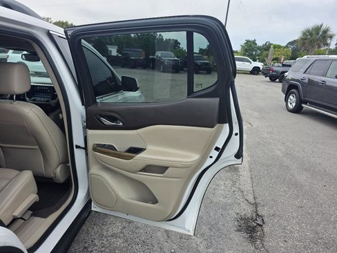 Used 2019 GMC Acadia Denali w/ Technology Package FWD image 16