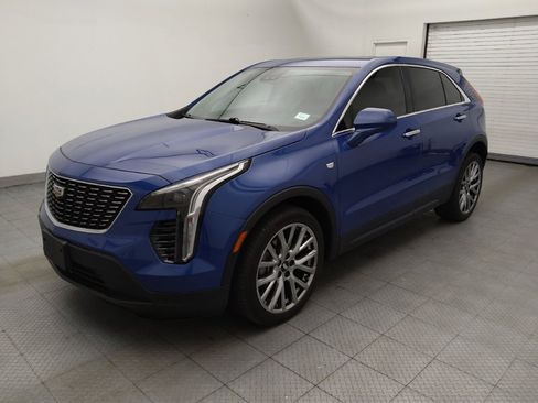 Used 2021 Cadillac XT4 Luxury w/ Cold Weather Package FWD image 2
