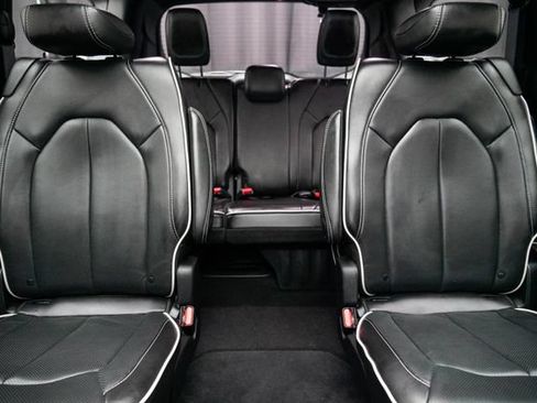 Used 2025 Chrysler Pacifica Limited FWD image 27