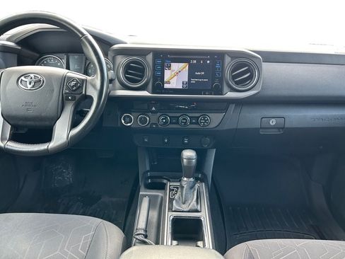 Used 2017 Toyota Tacoma TRD Sport w/ Exterior Package AWD/4WD image 14