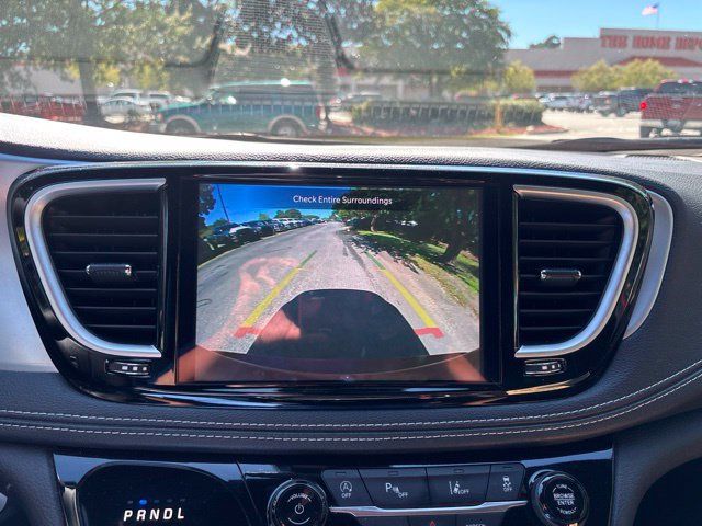 Used 2025 Chrysler Pacifica Limited FWD image 35