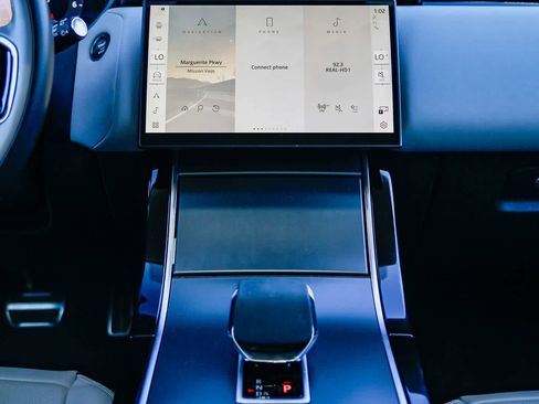 Used 2025 Land Rover Range Rover Velar Dynamic SE image 13