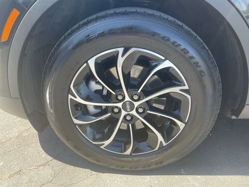 Used 2024 Lincoln Nautilus Premier image 23