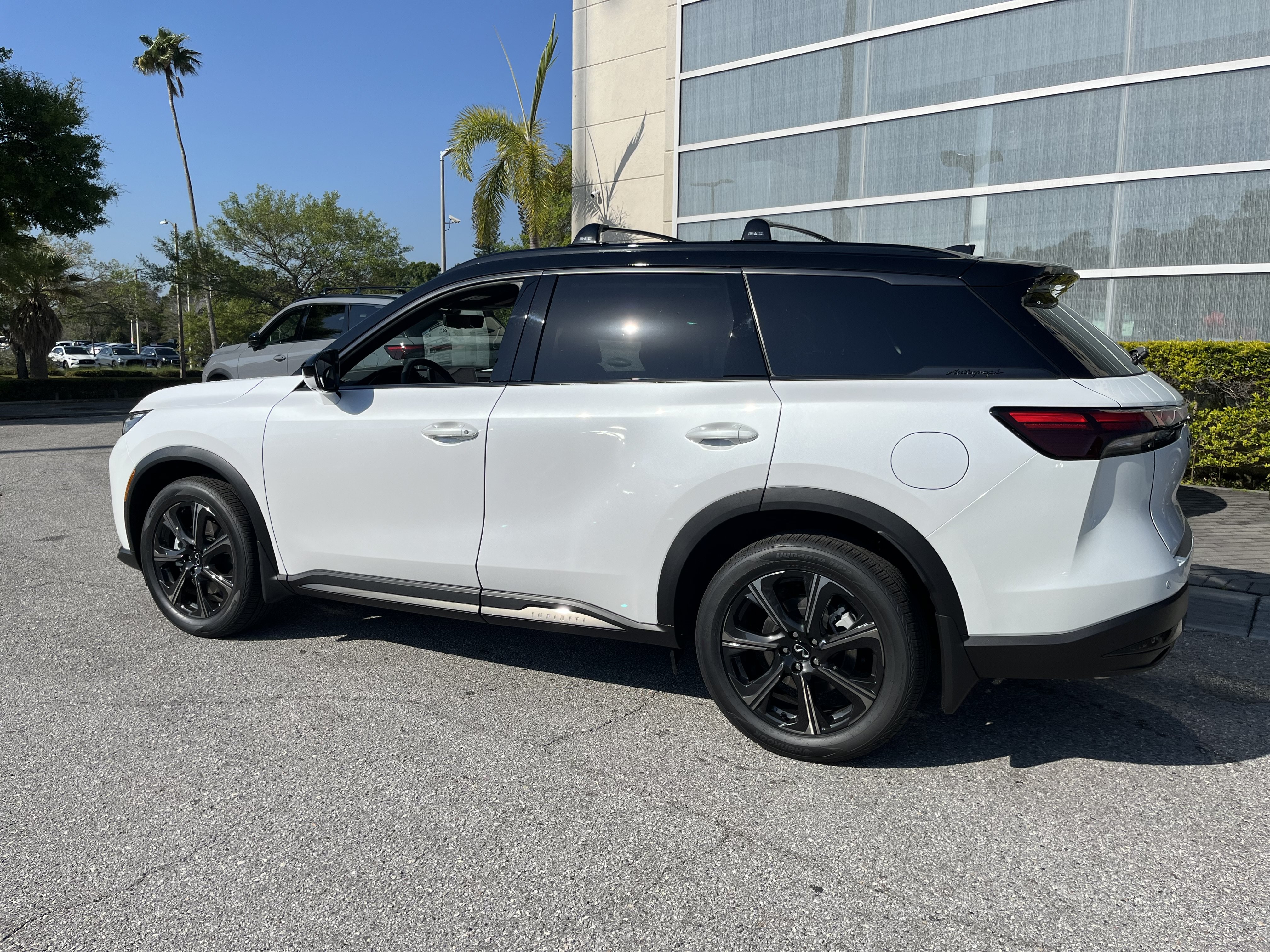 Used 2026 INFINITI QX60 Autograph w/ Dark Cargo Package AWD/4WD image 2