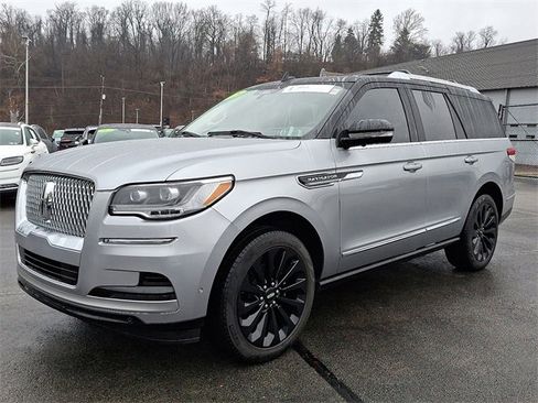 Used 2024 Lincoln Navigator Reserve image 3