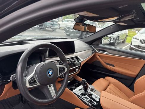 Used 2023 BMW 530e xDrive w/ Premium Package AWD/4WD image 12