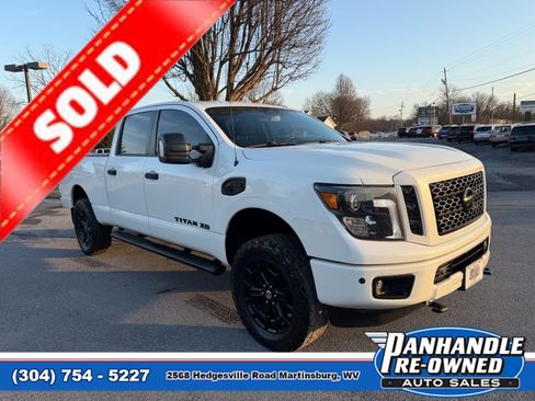 Used 2018 Nissan Titan SV w/ SV Convenience Package AWD/4WD image 1