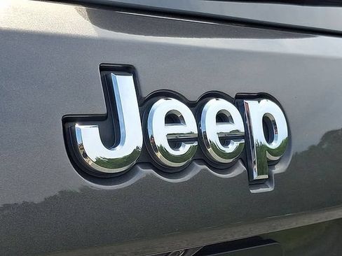 Used 2020 Jeep Grand Cherokee Laredo w/ 18" Wheel & 8.4" Radio Group AWD/4WD image 30