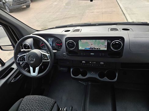 Used 2024 Mercedes-Benz Sprinter 4500 image 16