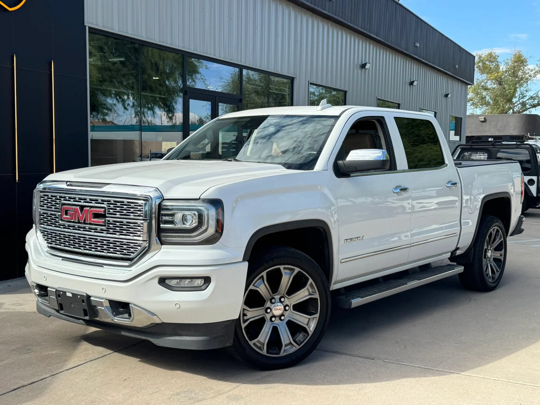 Used 2017 GMC Sierra 1500 Denali AWD/4WD image 1