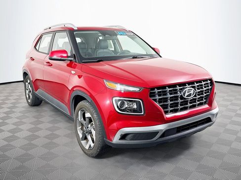 Used 2023 Hyundai Venue Limited image 3